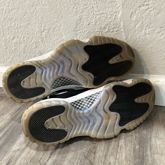 Nike Air Jordan 11 Retro - Picture 9 of 10